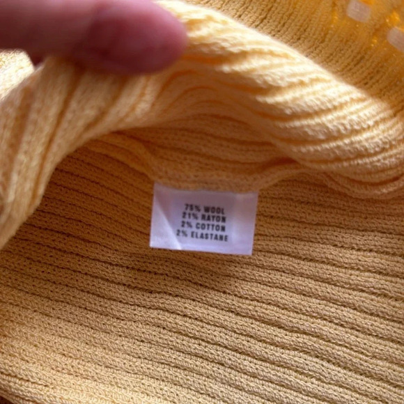 St. John Sport yellow knit tank top with double white bottom ribbon wool size XL - Picture 9 of 9